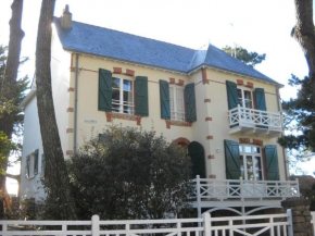 Maison de charme dans les pins à 200m de la plage